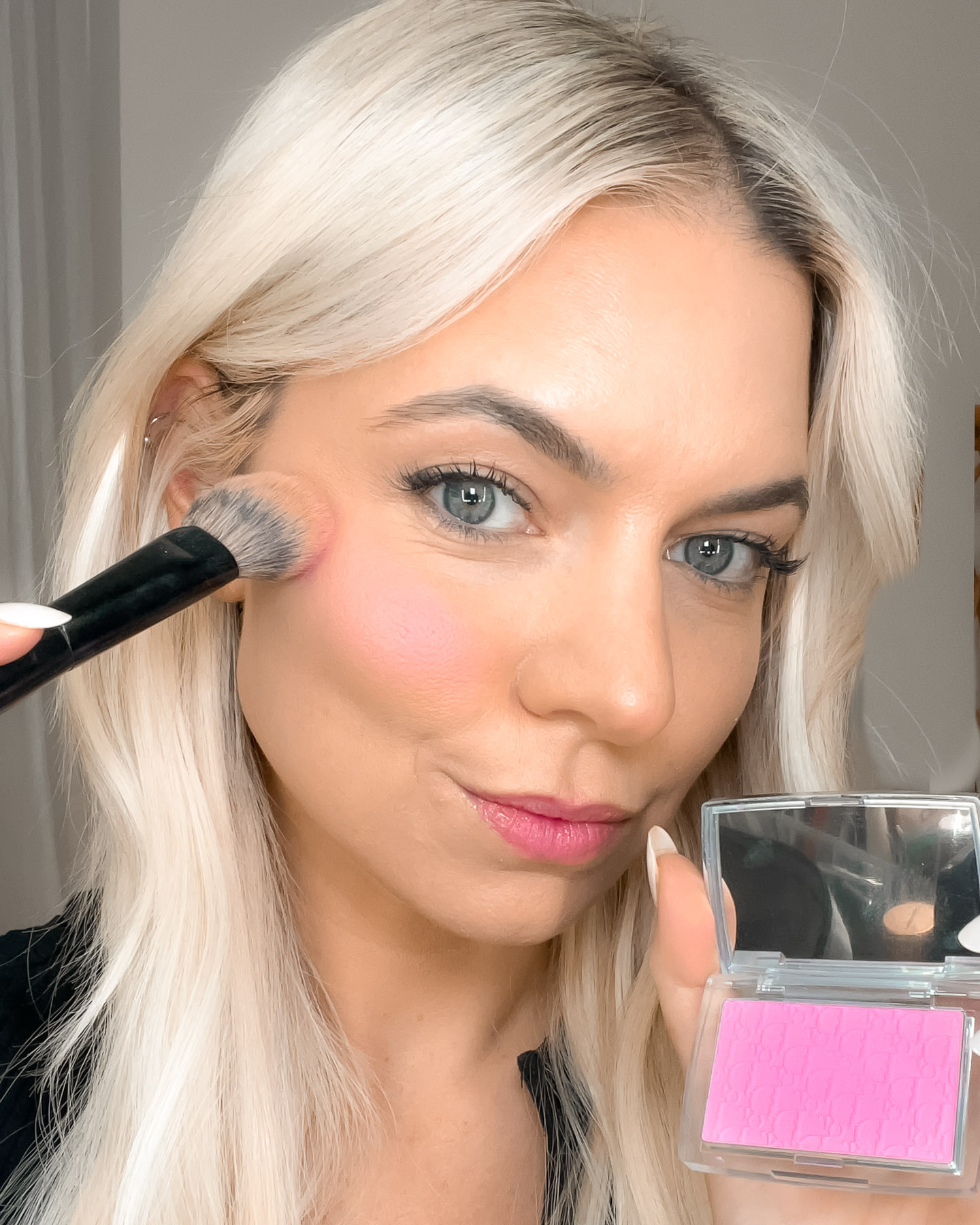 how to contour round face