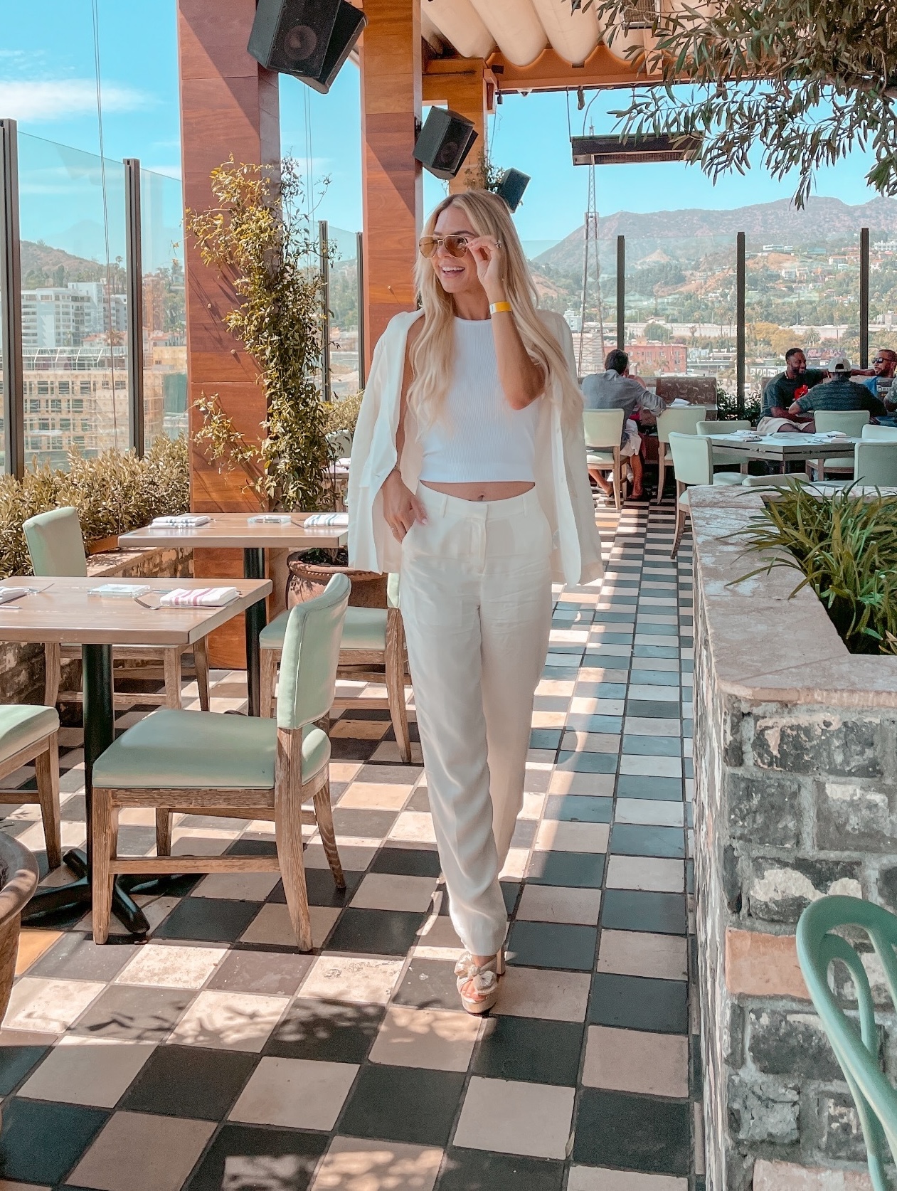 NYC spring and summer outfit - trousers with white t-shirt
