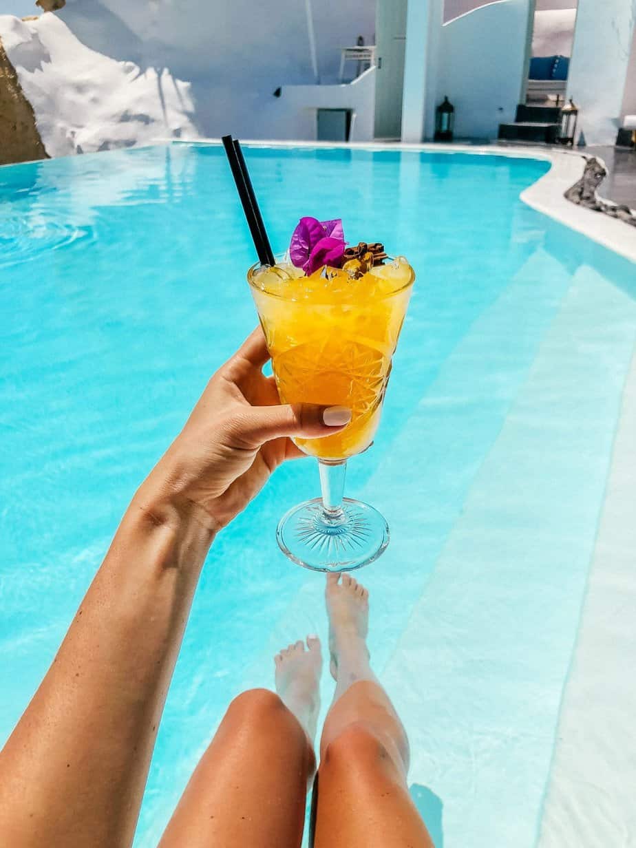 where to get drinks in santorini