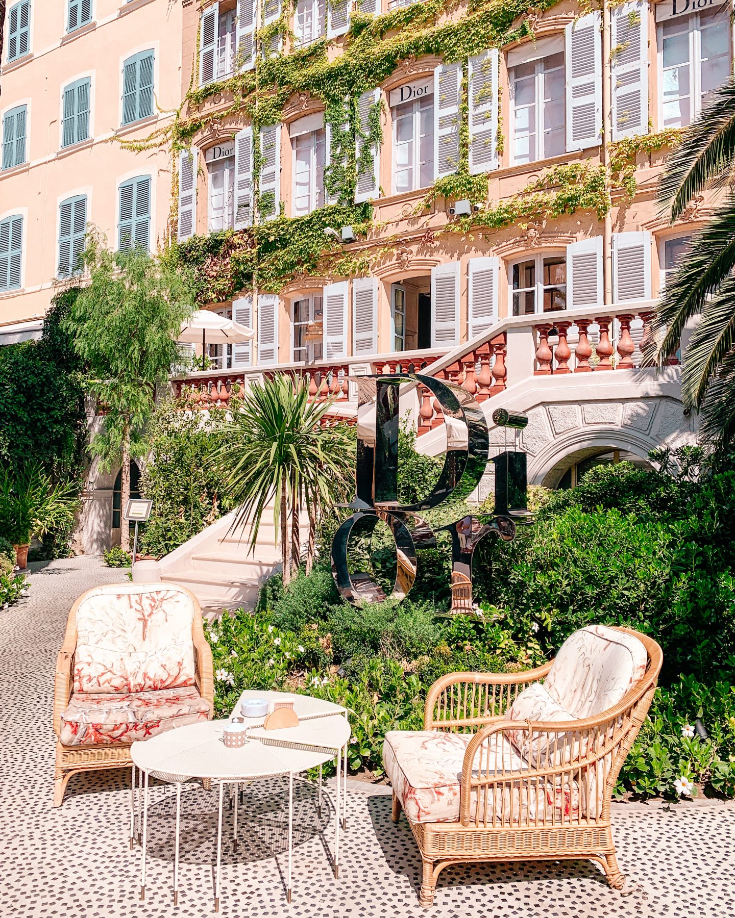 dior cafe in st tropez