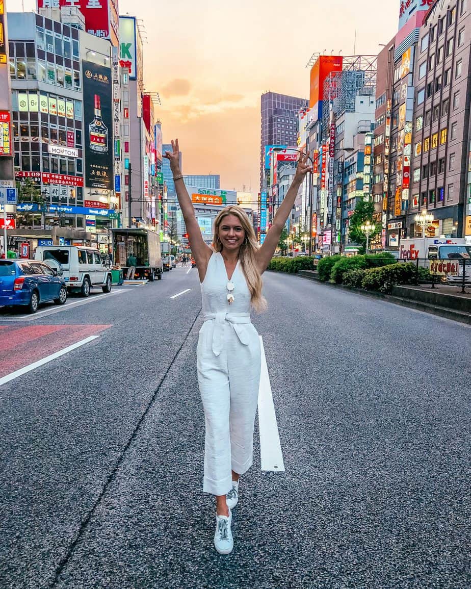 white sneakers for women