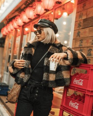 cute outfits with black jeans