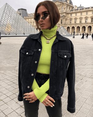 what color to wear with black jeans