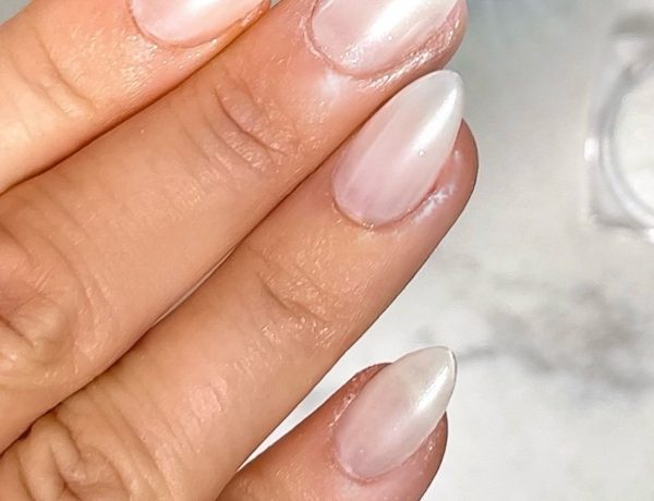 summer nail ideas - frosted neutral nails