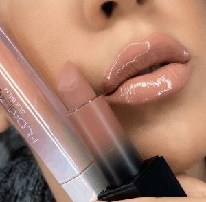 glossy lips summer makeup